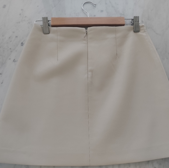 Aritzia | Sunday Best Beige Vegan leather skirt size 4 - Autumn/Winter - Picture 3 of 5